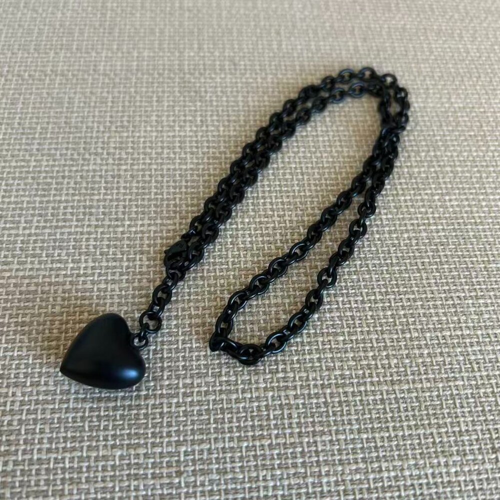 Roxanne Assoulin The Mini Puffy Heart Necklace Black Noir_3